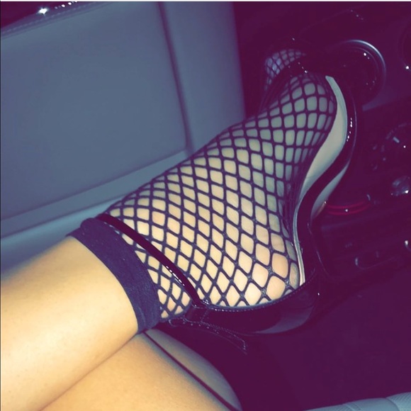 New Item✨  Black Fishnet Socks ✨ - Picture 4 of 8